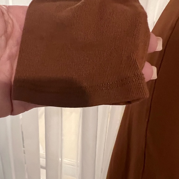 ASTR THE LABEL WESTWOOD LONG SLEEVE SIDE CUTOUT MIDI DRESS IN BROWN SIZE SMALL. - Picture 5 of 10